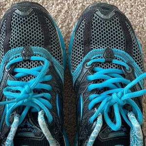Size 7 Brooks